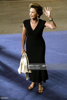 Leslie Caron feet photo 3