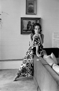 Leslie Caron feet photo 16