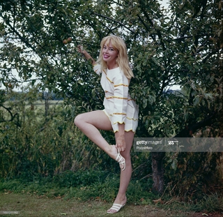 Leslie Caron feet photo 14