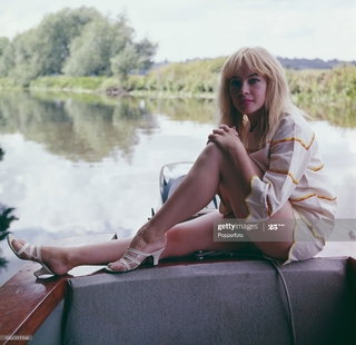 Leslie Caron feet photo 12