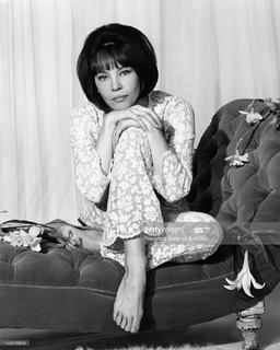 Leslie Caron feet photo 11