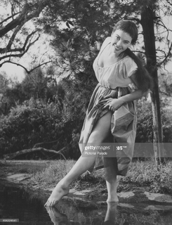 Leslie Caron feet photo 9