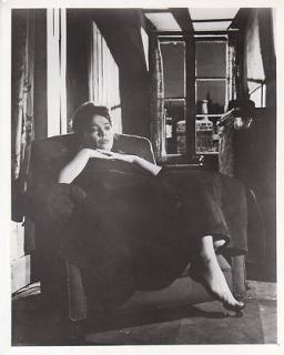 Leslie Caron feet photo 12