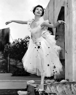 Leslie Caron feet photo 9