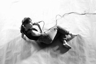 Leslie Feist feet photo 1