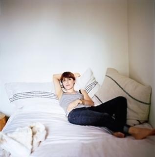 Leslie Feist feet photo 2