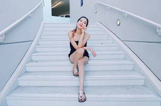 Leslie Fu feet photo thumbnail