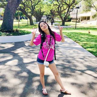 Leslie Fu feet photo thumbnail