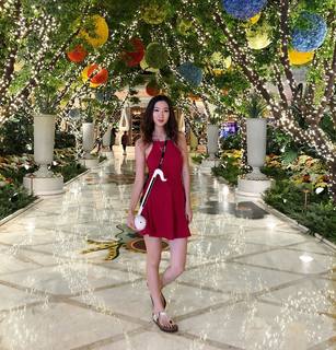 Leslie Fu feet photo thumbnail