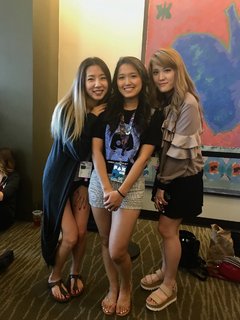 Leslie Fu feet photo thumbnail