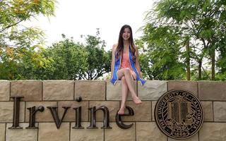 Leslie Fu feet photo thumbnail