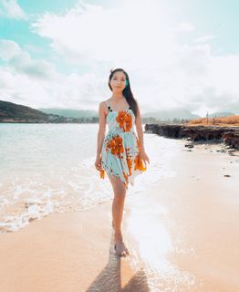 Leslie Fu feet photo thumbnail