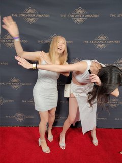 Leslie Fu feet photo thumbnail