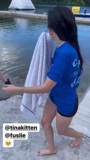 Leslie Fu feet photo thumbnail