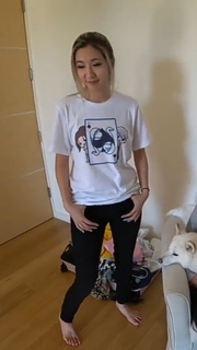 Leslie Fu feet photo thumbnail