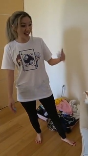 Leslie Fu feet photo thumbnail