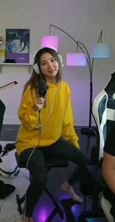 Leslie Fu feet photo thumbnail