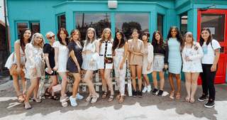 Leslie Fu feet photo thumbnail