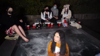 Leslie Fu feet photo thumbnail