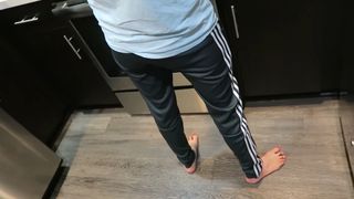 Leslie Fu feet photo thumbnail