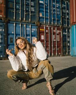 Leslie Grace feet photo 16