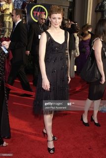 Leslie Hope feet photo 4