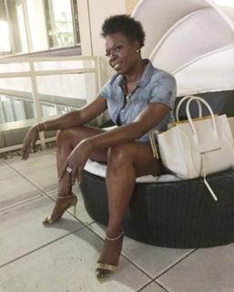 Leslie Jones feet photo 9