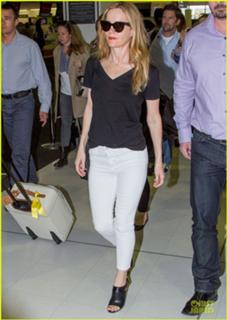 Leslie Mann feet photo thumbnail
