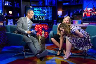 Leslie Mann feet photo thumbnail