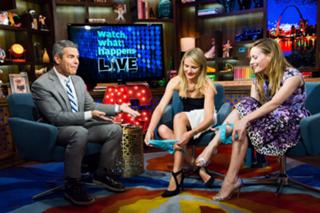 Leslie Mann feet photo thumbnail
