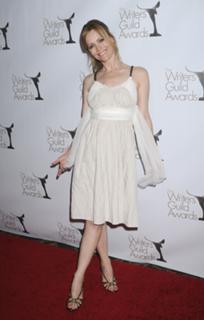 Leslie Mann feet photo thumbnail