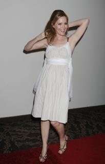 Leslie Mann feet photo thumbnail