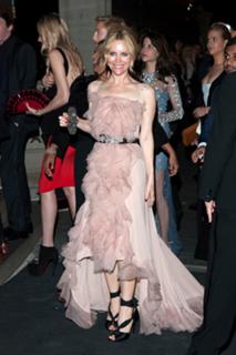 Leslie Mann feet photo thumbnail