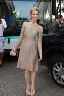 Leslie Mann feet photo thumbnail