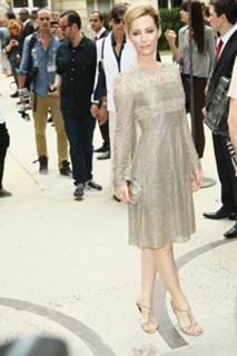 Leslie Mann feet photo thumbnail