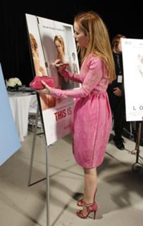 Leslie Mann feet photo thumbnail