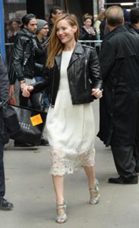 Leslie Mann feet photo thumbnail
