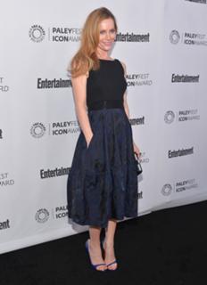 Leslie Mann feet photo thumbnail