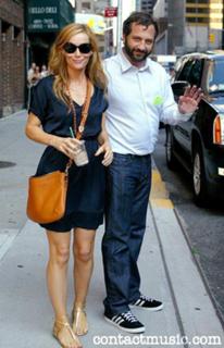 Leslie Mann feet photo thumbnail