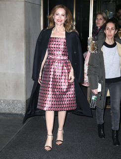 Leslie Mann feet photo thumbnail