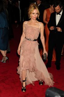 Leslie Mann feet photo thumbnail