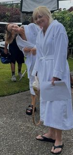 Leslie Mann feet photo 10