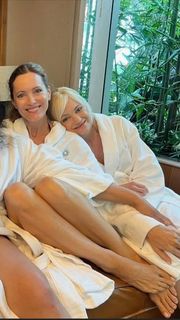 Leslie Mann feet photo 9