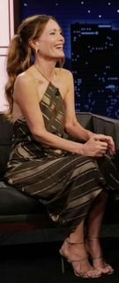 Leslie Mann feet photo 5