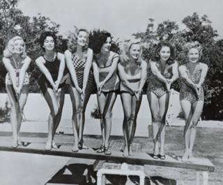 Leslie Parrish feet photo 14