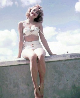 Leslie Parrish feet photo 8