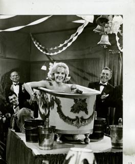 Leslie Parrish feet photo 11