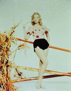 Leslie Parrish feet photo 2