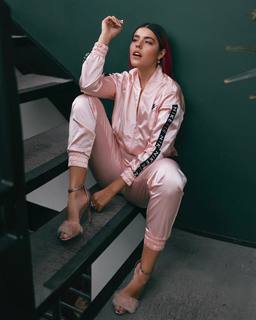 Lesslie Polinesia feet photo 15