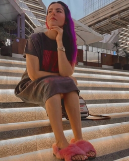 Lesslie Polinesia feet photo 9